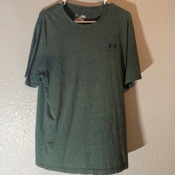 Green Under Armour t-shirt - Picture 1 of 4